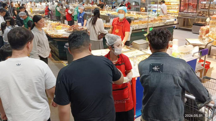 八成以上的顧客品嘗后，紛紛表示味道挺好，來3斤包子、兩份鍋貼